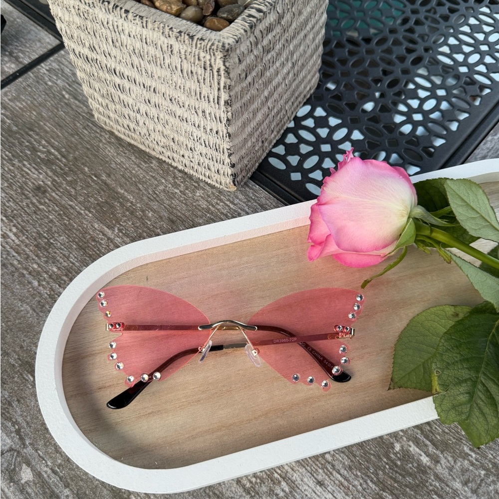 Pink Butterfly Sunglasses🤍